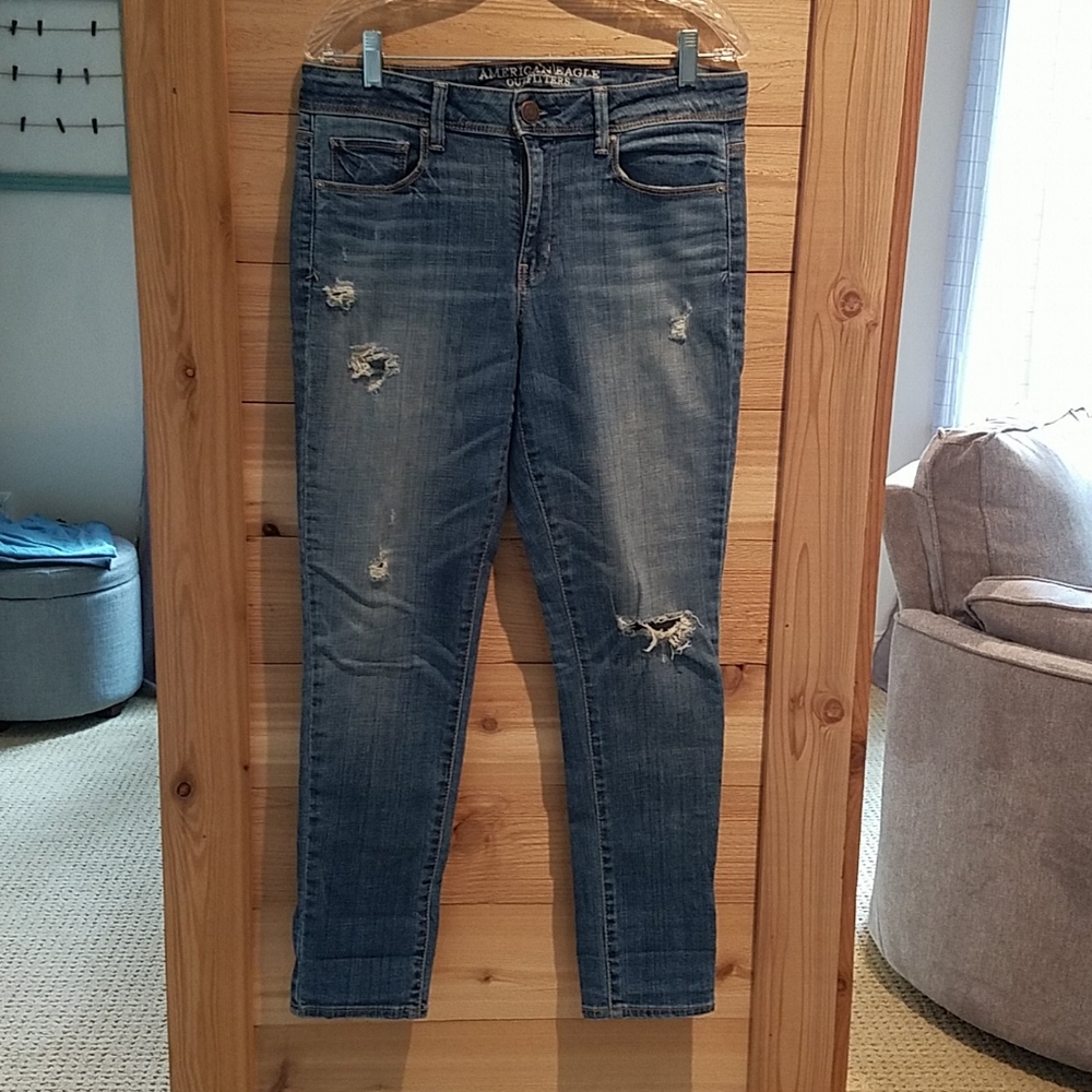 American Eagle light wash skinny jeans